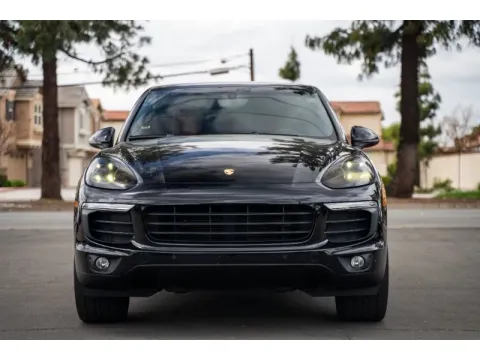 More photos of 2018 Porsche Cayenne Platinum Edition at SoCal Auto Auction, CA